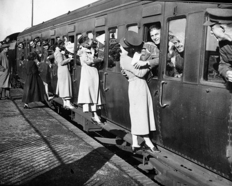 12-kissing-train-station-vintage-army_sm.gif