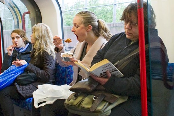 10 reggeli utastárs