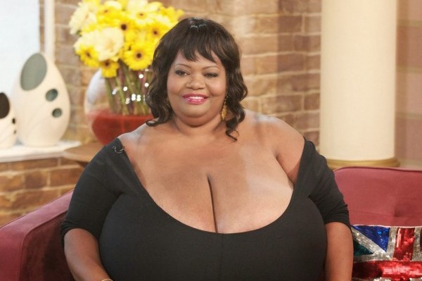 10 dolog, amit minden nagymellű nő ismer